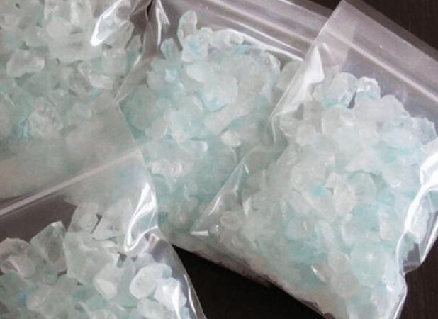 کشف بیش از ۱۰ کیلوگرم شیشه در فرودگاه بندرعباس