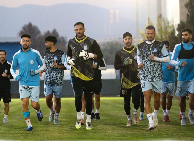 بازگشت غیرمنتظره یک ستاره به استقلال + عکس