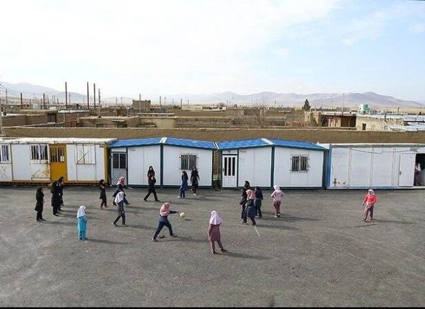 تحصیل دانش‌آموزان ۱۶ نقطه تایباد در کانکس