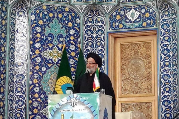 ملت ایران از مواضع هسته ای و موشکی خود عقب نشینی نخواهد کرد