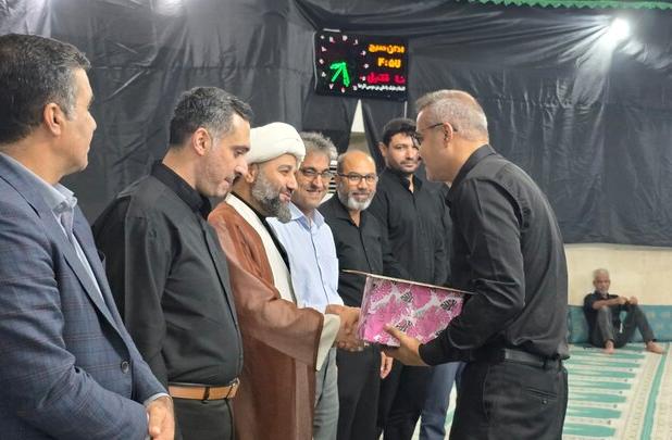 فعالان نماز جمعه خارگ تجلیل شدند