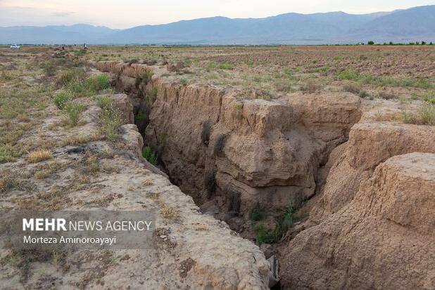 فرونشست سالانه تا ۲۵ سانتی‌متر نشانه فروپاشی آبخوان‌هاست