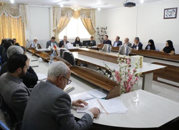 تجلیل از معلمان در نماز جمعه ضروری است