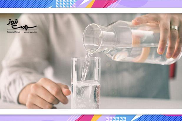 نوشیدن آب با غذا: مفید یا مضر؟