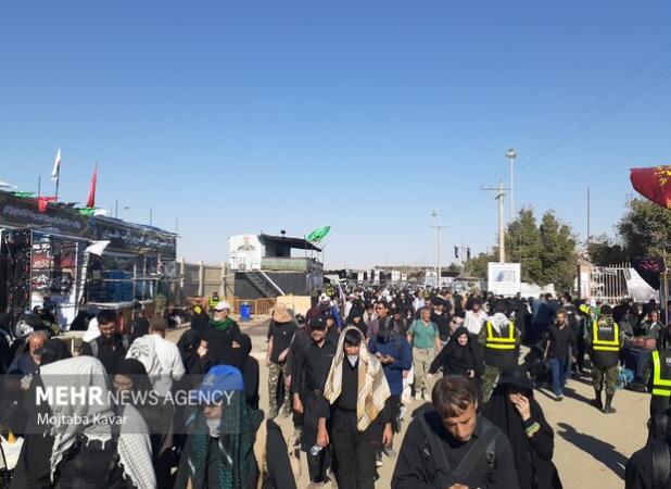 حضور پرشور زوار اربعین حسینی در مرز مهران
