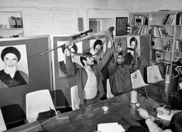 فهرست هنرمندان حامی تسخیر سفارت آمریکا