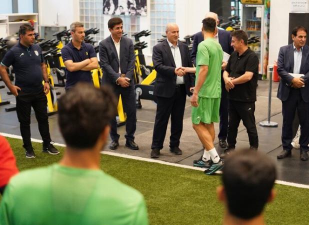 تاج خطاب به ملی‌پوشان: برای جام‌جهانی به تحریم و ندادن ویزا فکر نکنید