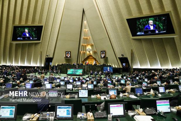 تذکر جمعی از نمایندگان به عراقچی؛ با غربی‌ها از موضع قدرت برخورد کنیم