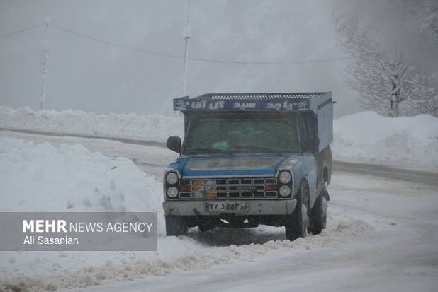 بارش برف در فریدونشهر و بویین‌میاندشت؛ پرهیز از سفرهای غیرضروری