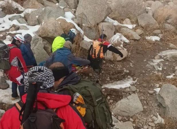 نجات کوهنورد مصدوم در برفخانه طزرجان