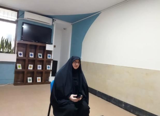 توهین به شخصیت های مذهبی و سیاسی ناپسند است
