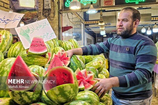 میوه یلدا روی دور تند گرانی؛ دلال‌ها در میدان، نظارت در حاشیه