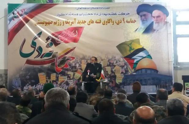 دشمن با بهانه‌های مختلف درصدد جدا کردن مردم از نظام اسلامی است