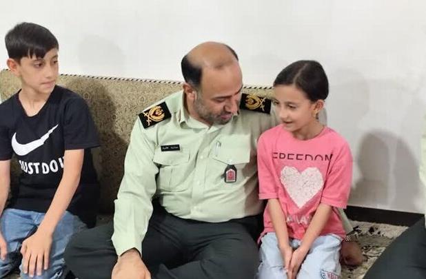 فرمانده انتظامی لرستان با خانواده شهید «جمشیدی پور» دیدار کرد