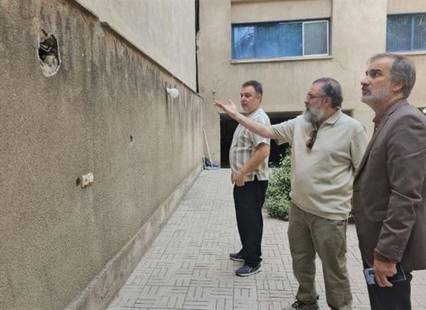بازدید مدیران سینمایی از سینماگران آسیب‌دیده + عکس