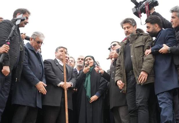 اتمام عملیات ریل‌گذاری راه‌آهن اردبیل-میانه با حضور وزیر راه و شهرسازی