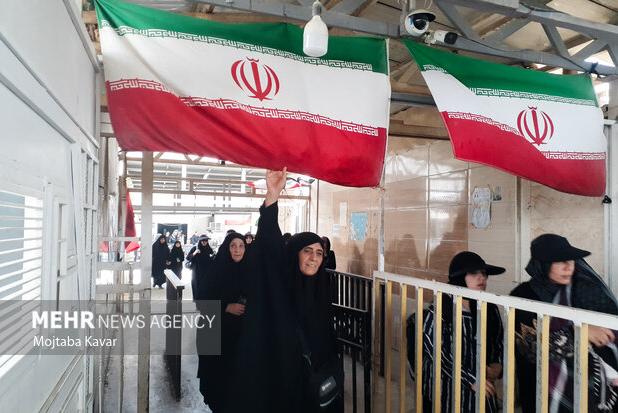 موج بازگشت زوار اربعین حسینی در مرز مهران و خدمات رسانی مواکب