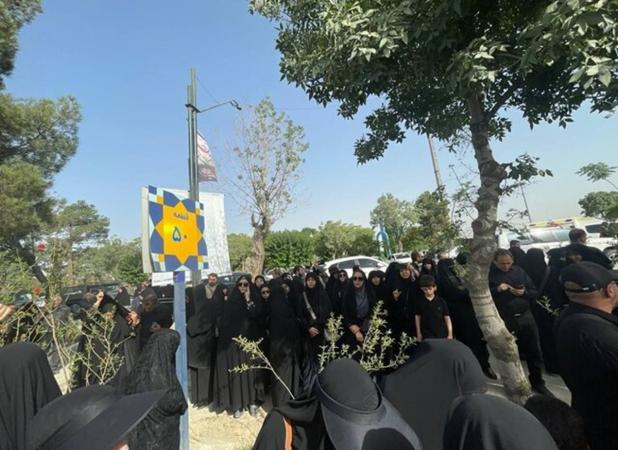 تصاویری از مراسم خاکسپاری شهیدان حاجی‌زاده و باقری
