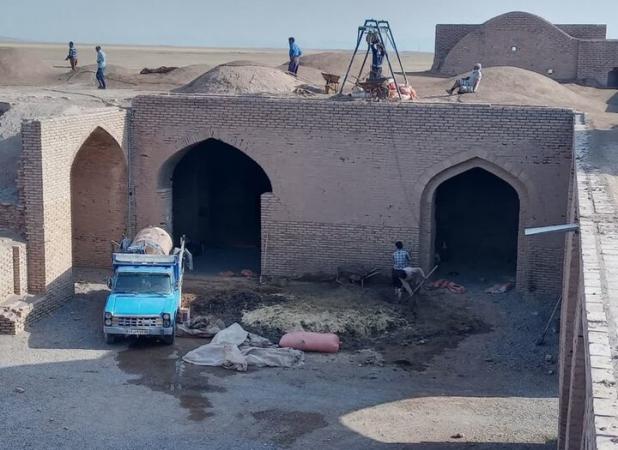 عملیات مرمتی در رباط جهانی عباس آباد تایباد اجرا شد 