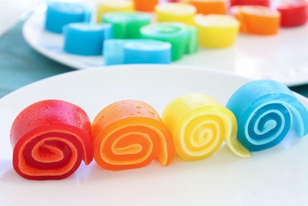 طرز تهیه ژله رولی ساده و مجلسی با بستنی