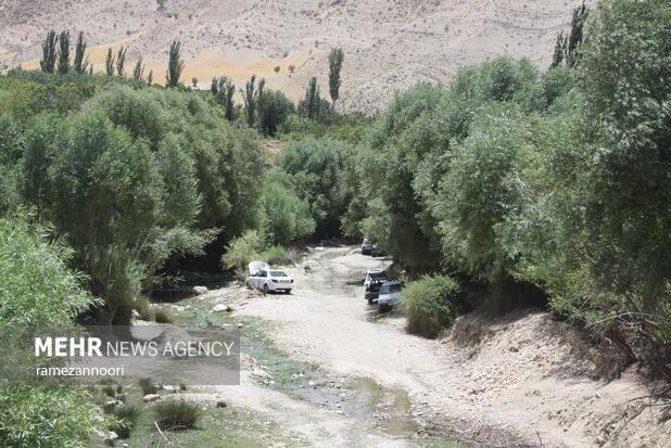 عملیات راه‌دسترسی به منطقه گردشگری «بان‌طولاب» ایلام آغاز شد