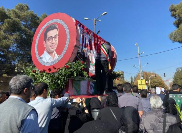 مردم کرمان برای تشییع آتش‌نشان فداکار سنگ تمام گذاشتند