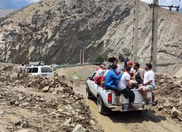 امدادرسانی هلال احمر البرز در سیل جاده چالوس