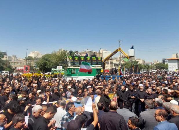 حضور باشکوه مردم شهیدپرور مشهد در مراسم تشییع پیکر شهدا