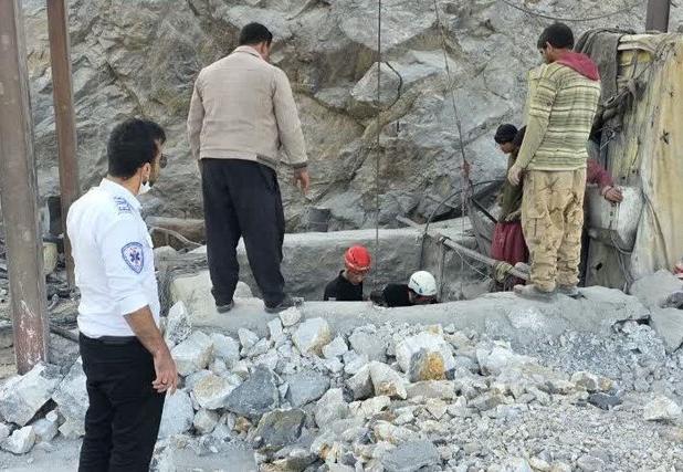 ۲ مصدوم در حادثه ریزش معدن در یزد