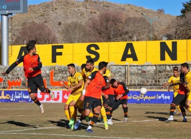 مس به دنبال کیمیا مقابل نسخه فرانسوی سپاهان