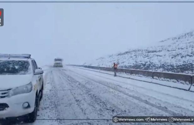 بارش شدید برف در محور ازنا - اراک