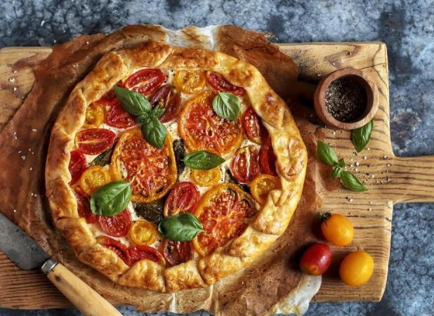 تارت گوجه‌ای، پیش‌غذایی سبک برای میزهای پذیرایی