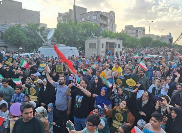 حماسه حضور مردم اراک در گرامیداشت غدیر؛ سرزمین آفتاب ذوالفقار علی شد