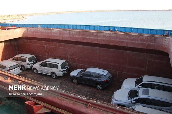ترانزیت بیش از ۲۷۶ هزار تن کالا و ۱۳۱ هزار خودرو در بنادر غرب هرمزگان