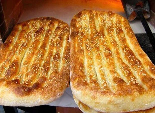 آیا کنجد روی نان‌های سنتی واقعاً مفید است؟ / فواید تغذیه‌ای و هشدار درباره آلودگی‌های پنهان