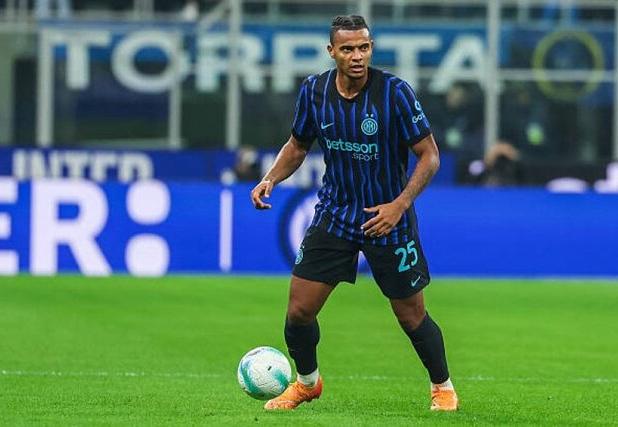 آکانجی خواستار حضور دائمی در اینتر