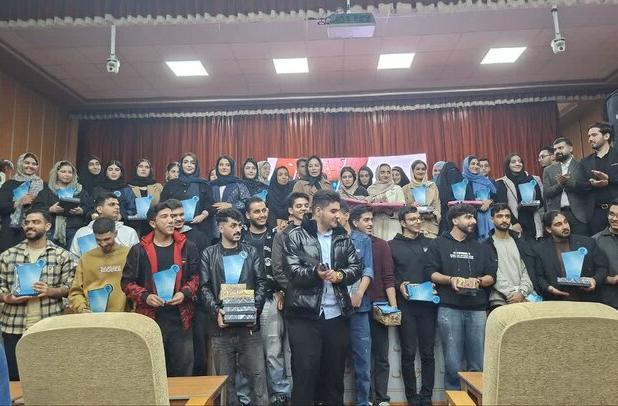 تجلیل از ۱۰۸ نخبه قرچکی با رتبه‌های زیر هزار کنکور / تأکید مسئولان بر نقش «سه‌ضلعی طلایی» موفقیت