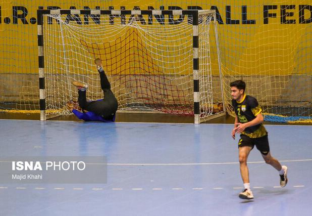 نبردهای نفس‌گیر در کازرون و اصفهان/ شکست تلخ برای سپاهان و پیروزی قاطع برای سپاهان‌نوین