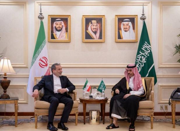 رایزنی عراقچی و «بن فرحان» درباره تحولات منطقه و تجاوز رژیم صهیونیستی