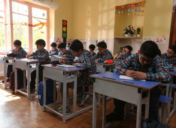 بهره مندی بیش از ۲۵ هزار دانش آموز کرمانی از حمایت های آموزشی دولت