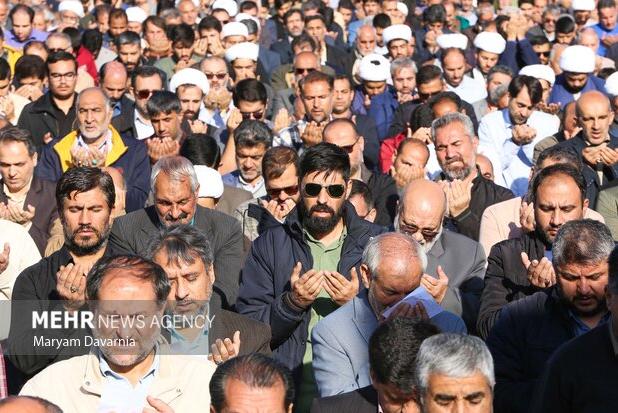 نماز طلب باران در صحن مسجد جامع روستای گریوان