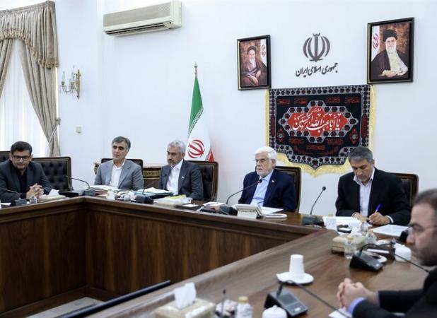 عارف: سازوکار بهره‌گیری از سرمایه‌های ایرانیان خارج از کشور تعبیه شود