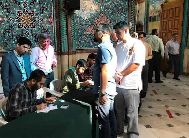 فرایند اخذ رای در حسینیه ارشاد از ساعت ۸ صبح آغاز شد