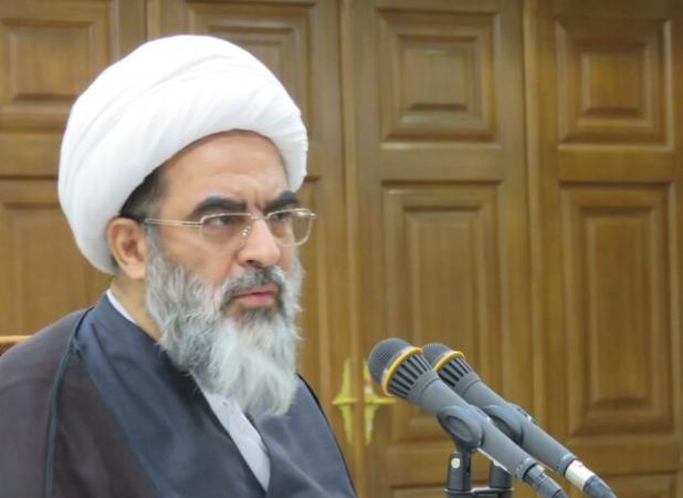 استاد حوزه: تمسک به قرآن را باید در صحنه جامعه شاهد باشیم