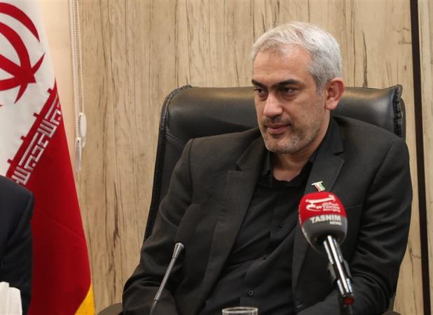 بازدید وزیر اقتصاد از نمایشگاه مبارزه با پولشویی