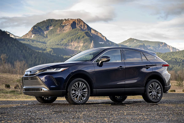 Toyota Venza؛ وقتی انتخاب بالغ‌ترها، آرام‌تر و هوشمندانه‌تر است
