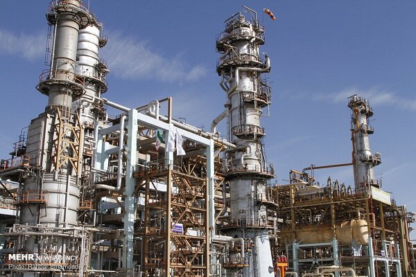 انتقاد استاندار ایلام از وضعیت ساخت پتروشیمی دهلران
