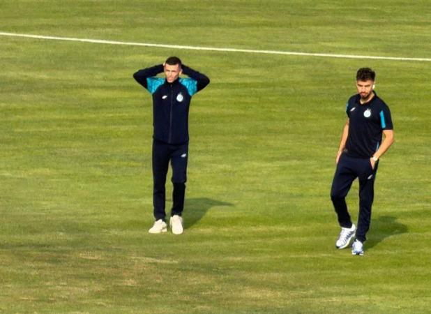 تعجب منیر و آسانی از وضعیت چمن استادیوم اراک!