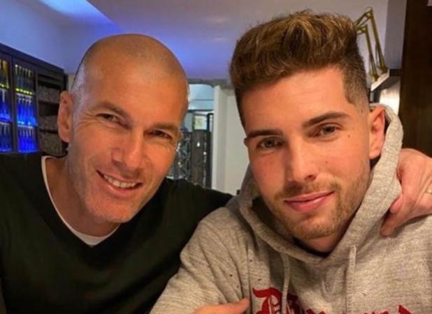 سلفی پسر زین الدین زیدان با کعبه