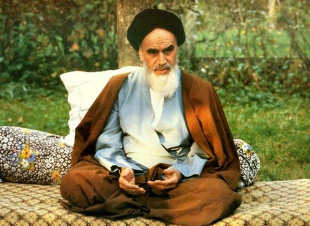 حمایت مردم مهمترین عامل در پیروزی انقلاب به رهبری امام خمینی(ره)